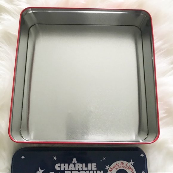 COLLECTOR Peanuts A CHARLIE BROWN CHRISTMAS COOKIE TIN Music & Lights Up SNOOPY - Picture 5 of 8